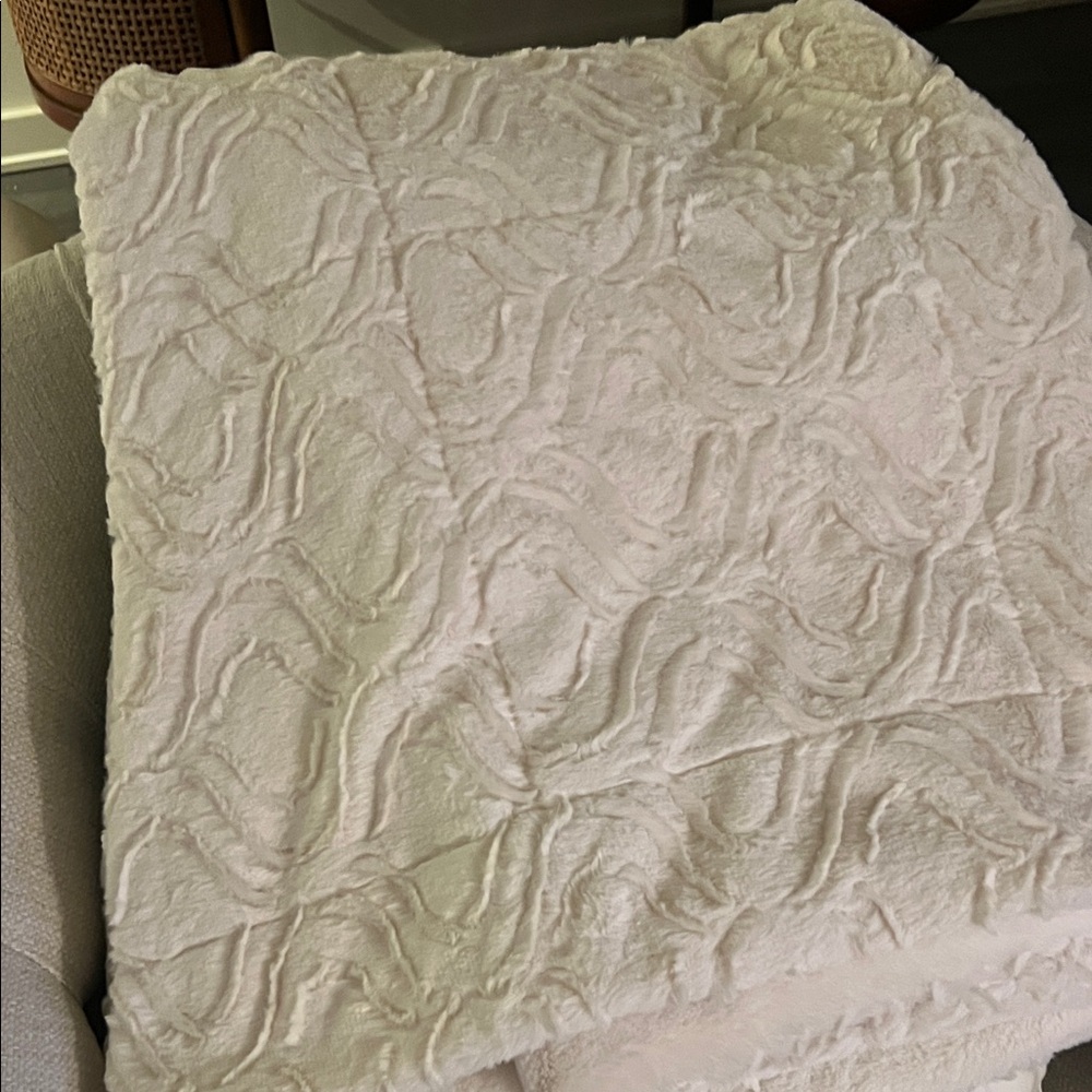 Luxurious Cream Textured Throw